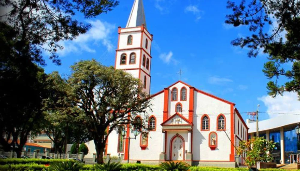 Catedral Nossa Senhora de Belém após o trabalho de pintura
